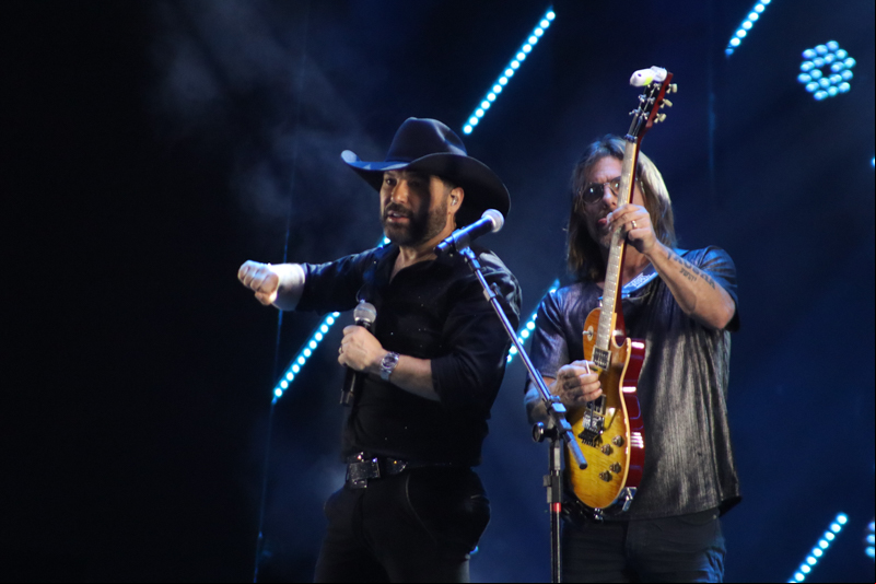 Edson & Hudson encerram a 14ª Expo de Paraguaçu Paulista